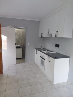 Cottage For Rent in Cresta, Randburg