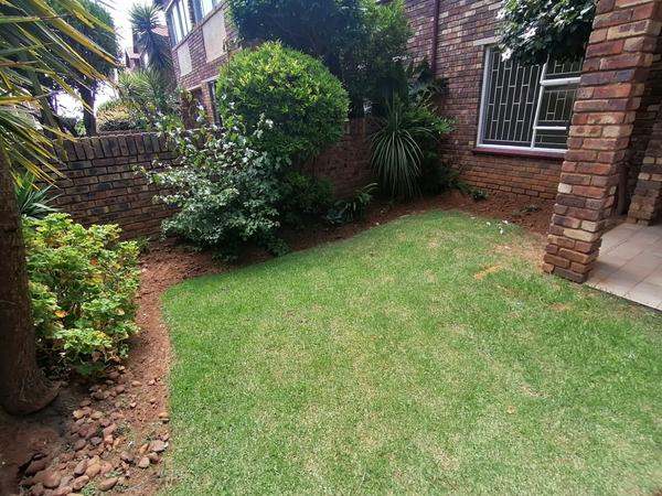 Townhouse For Rent in Northcliff, Johannesburg
