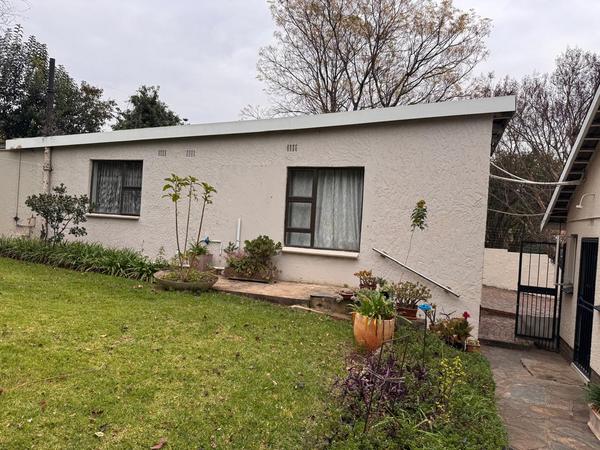 Cottage For Rent in Blairgowrie, Randburg
